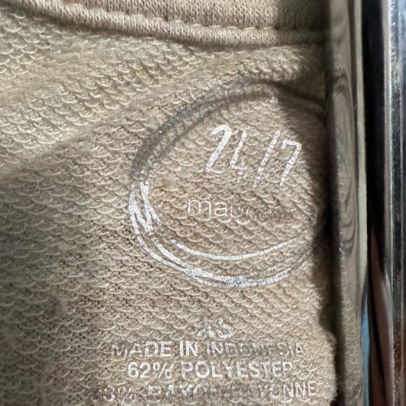 Maurice’s 24/7 V-Neck Shirt - Picture 3 of 3